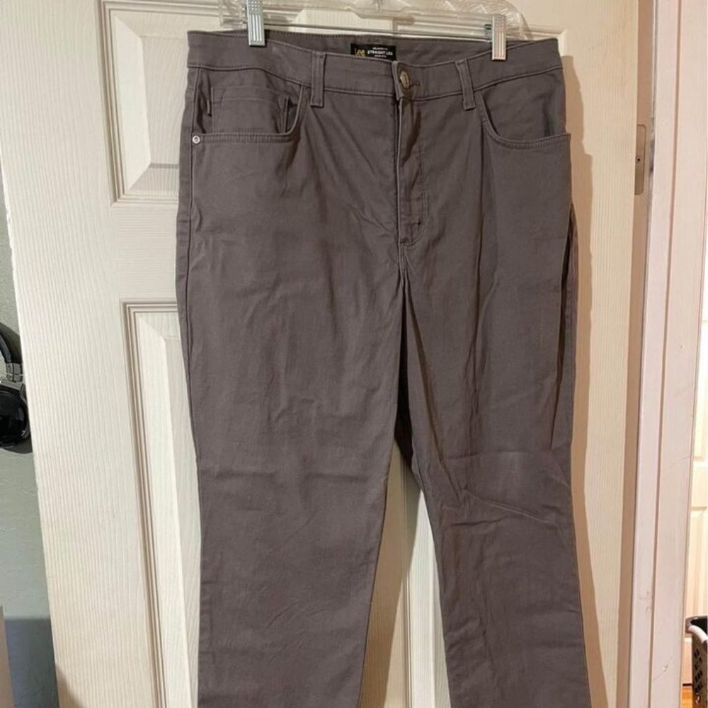 Lee Relaxed Fit Straight Leg High Rise Instantly Slims Gray Pants Size 14 Medium